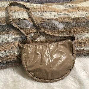 Taupe purse. No Brand tags. NEEDS CLEANING!